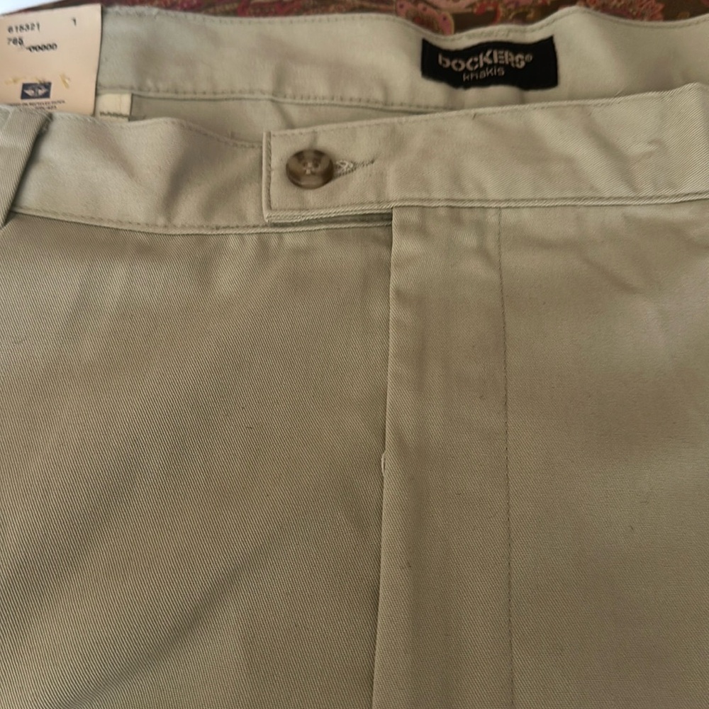 Dockers Khaki Pleated Classic Fit Slacks men W44 L32 NWT
